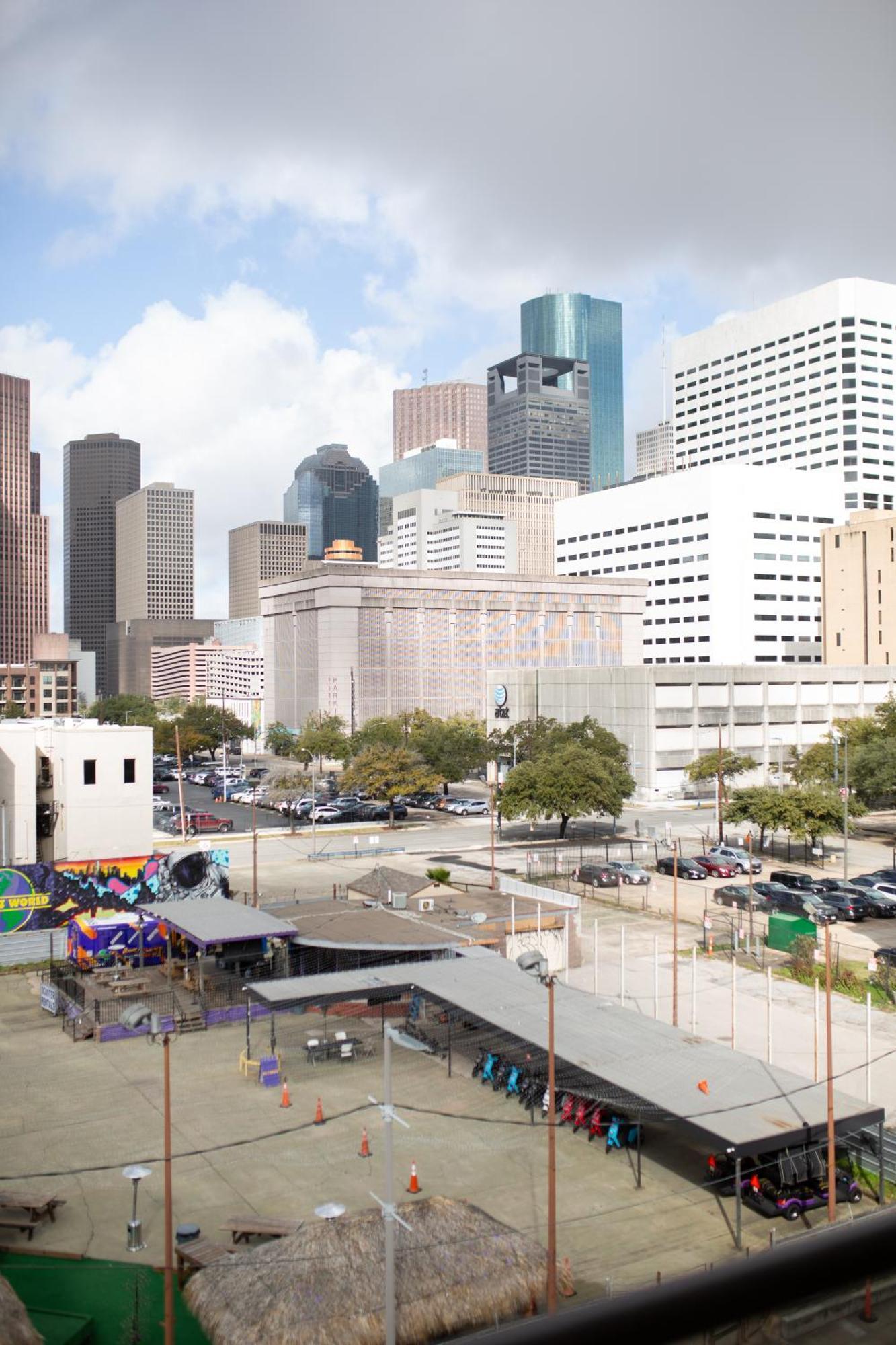 Cozy Home Toyota Center Houston Exterior photo